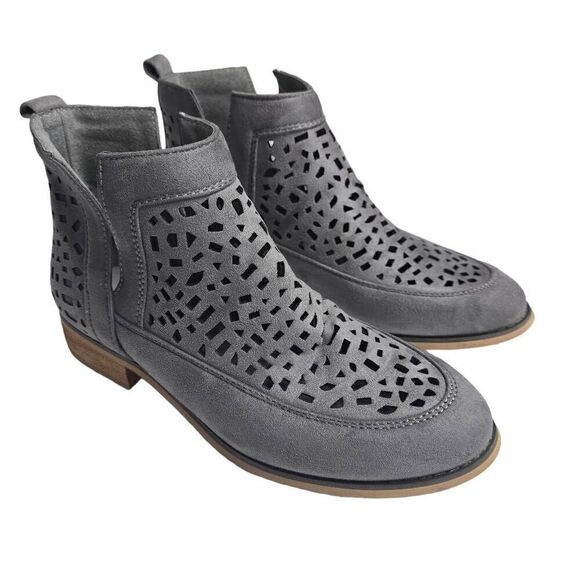 NEW Journee Collection Faux Suede Geometric Laser Cut Side Split Booties Size 7 - Picture 3 of 12